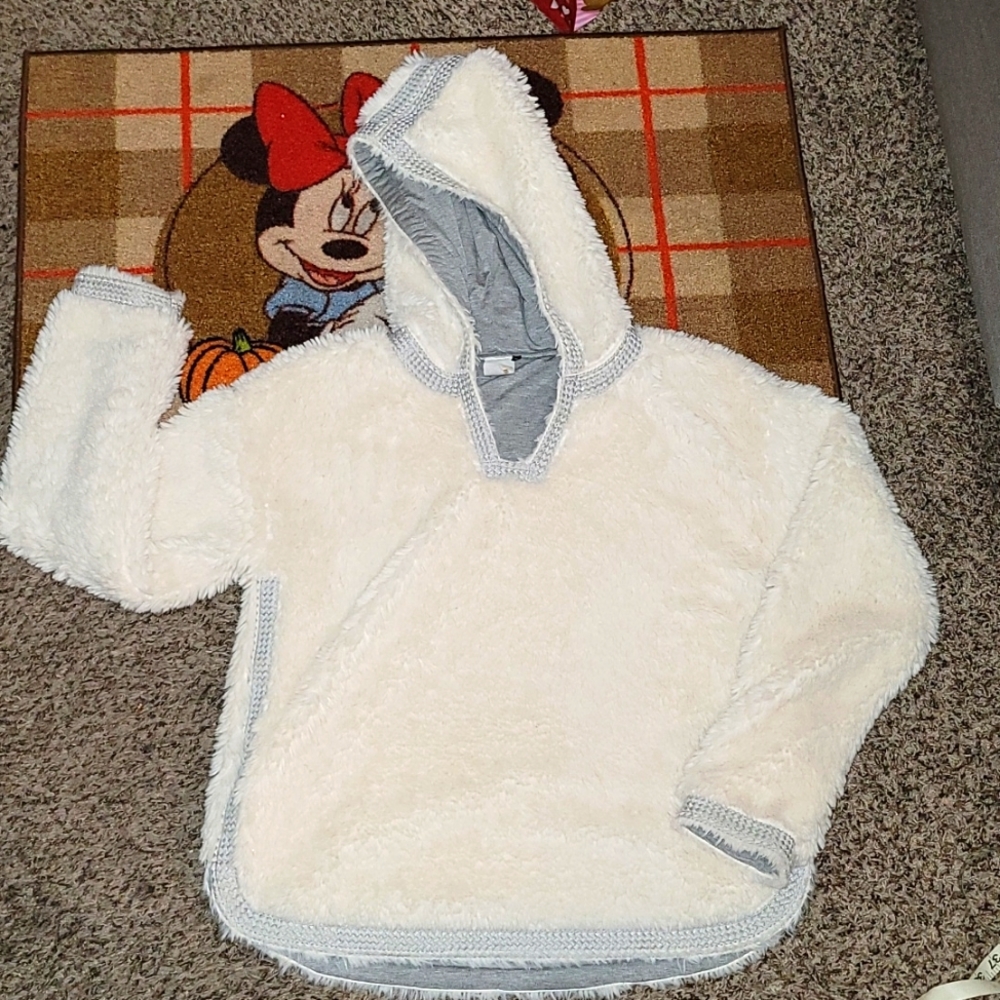 Anthropologie akemi kin sweater faux fur white ivory silver embroidery hooded